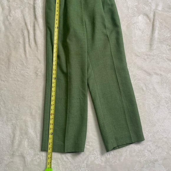 Green Women’s Two-Piece LeSuit Pant and Jacket combo with matching scarf - Picture 6 of 9